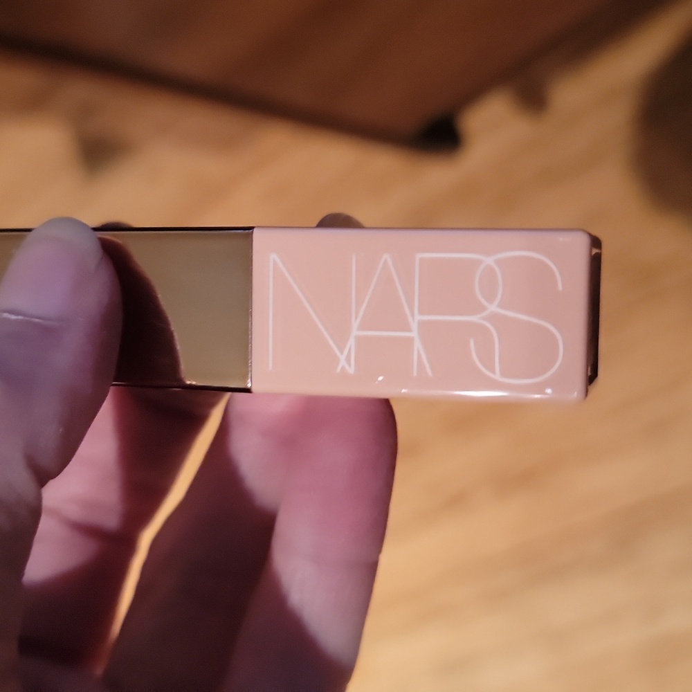 NARS Makeup Set with Pink and Red Shades - Picture 8 of 12